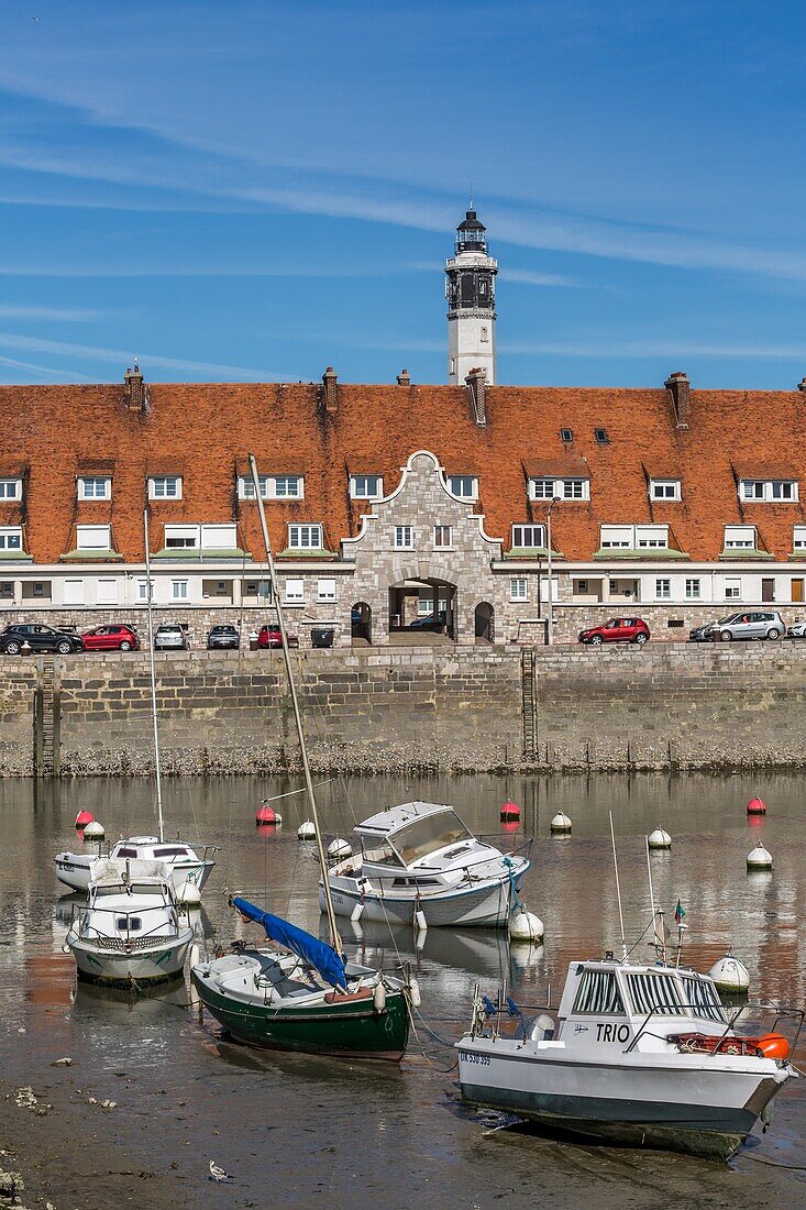 Hafen von calais stevanovic und der leuchtturm, calais, (62) pas-de-calais, frankreich