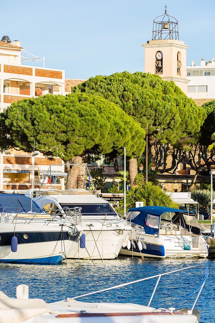 Port et eglise sainte maxime // Hafen und Kirche von sainte maxime, sainte maxime // sainte maxime