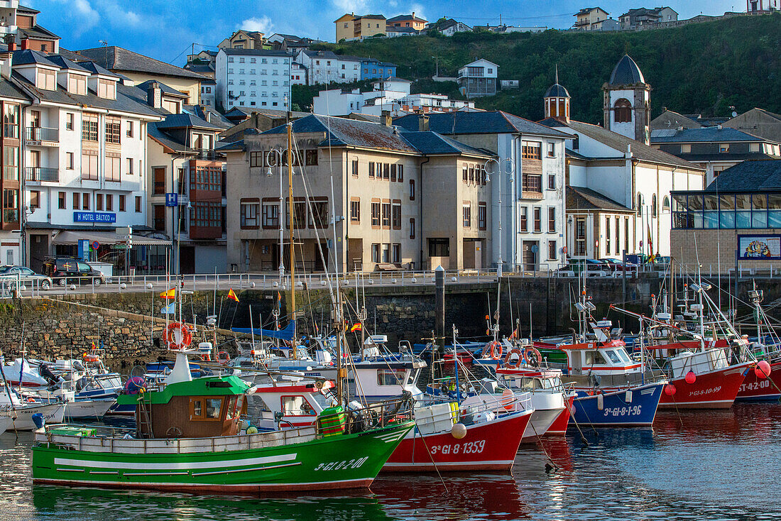 Luarca, seaside town, fishing boats, fishing port, Camino de la Costa, Camino del Norte, coastal route, Way of St. James, Camino de Santiago