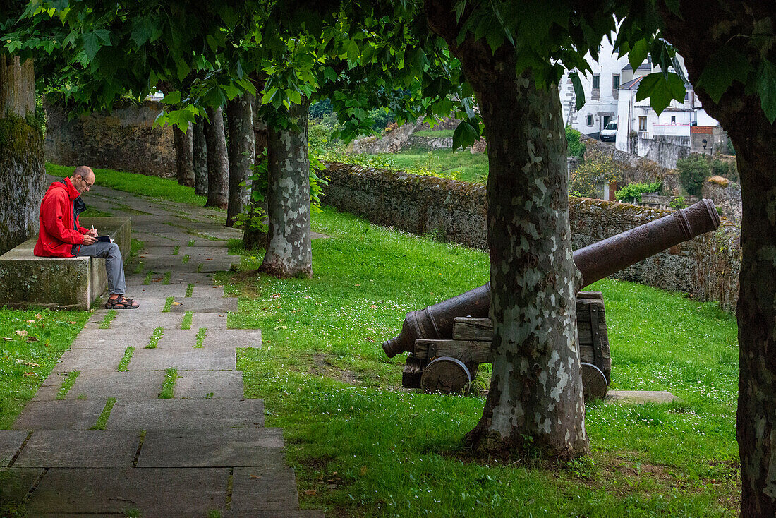 Alte Kanone am Aussichtspunkt Atalaya in Ribadeo, Provinz Lugo, Galicien, Spanien, Europa