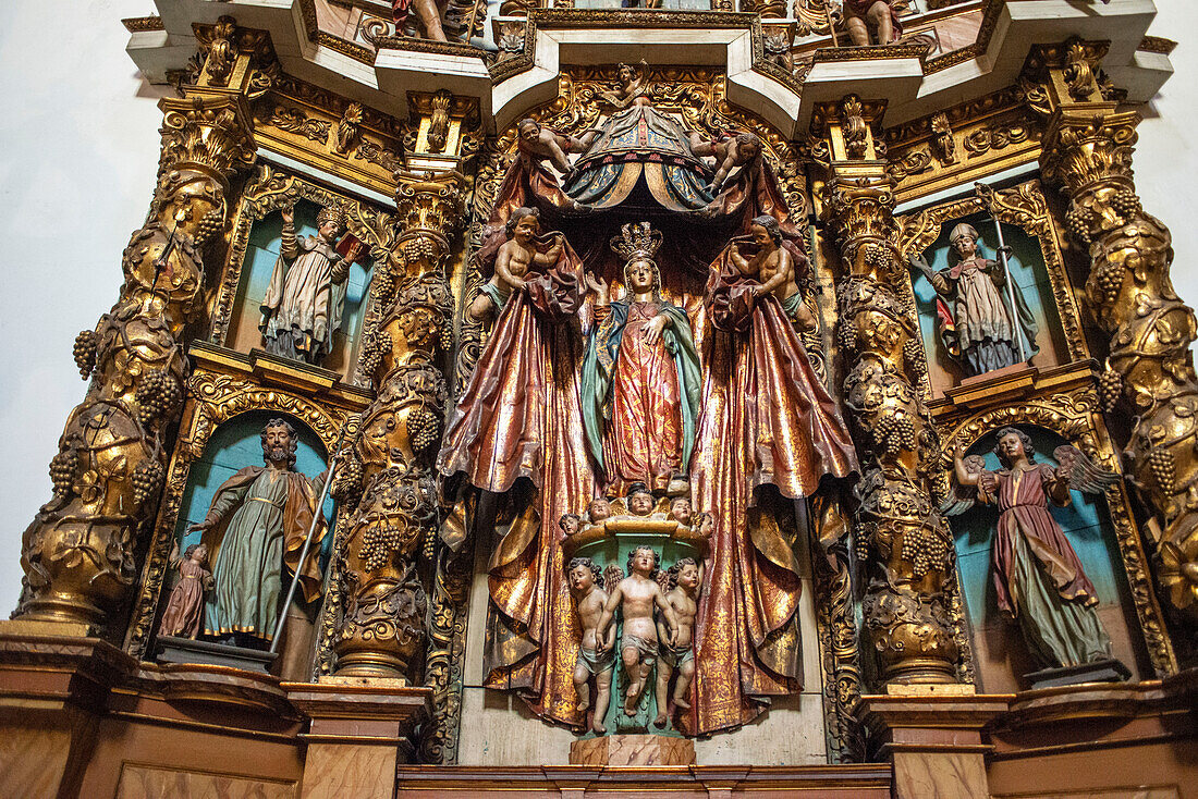 Altaraufsatz in der Kirche San Pelayo de Sabugueria, erbaut 1840. Französischer Weg, Jakobsweg. Sabugueria, Santiago de Compostela, A Coruña, Galicien, Spanien, Europa