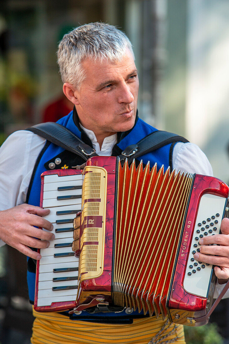 Traditionelle Musik in Galicien. Gaiteiros Rio de anxo. Altstadt, Santiago de Compostela, UNESCO-Weltkulturerbe, Galicien, Spanien.