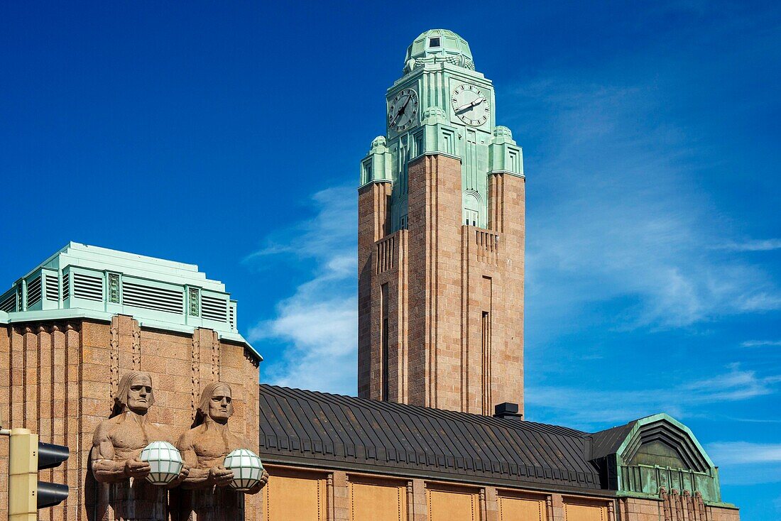 Bahnhof, Helsinki, Architekt Saarinen, mit Figuren von Wikstrom