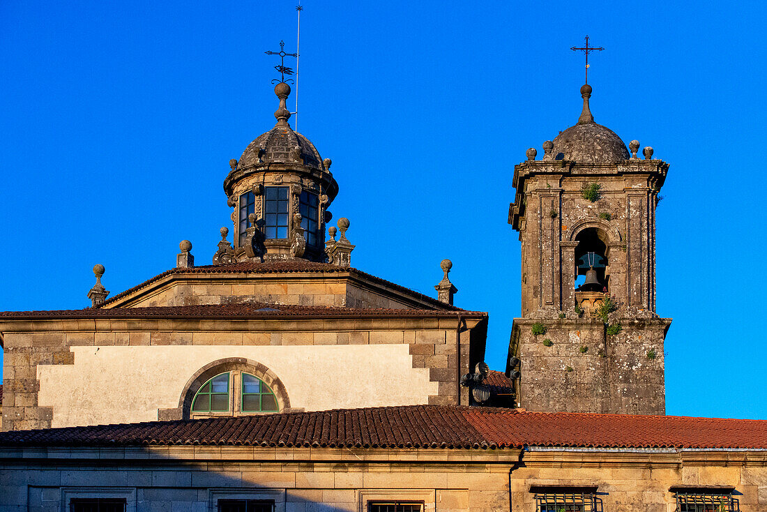 Rückseite der Kirche San Pelayo de Sabugueria, erbaut 1840. Französischer Weg, Jakobsweg. Sabugueria, Santiago de Compostela, A Coruña, Galicien, Spanien, Europa