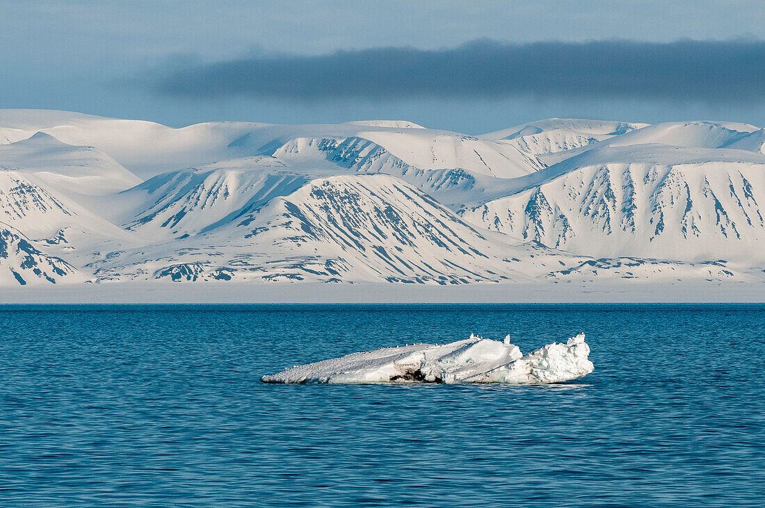 Ice covered mountains near Magdalenefjorden. Spitsbergen Island, Svalbard, Norway.