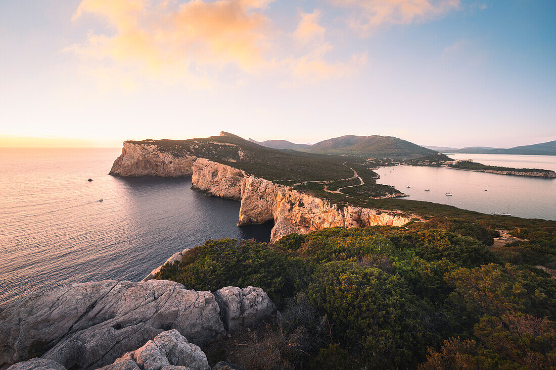 Sonnenuntergang am Capo Caccia, Alghero, Provinz Sassari, Sardinien, Italien