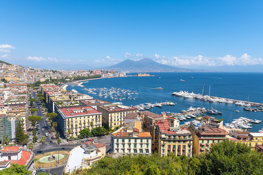 PAnoramablick auf Neapel mit dem Vulkan Vesuvio im Hintergrund. Neapel Kampanien, Italien.