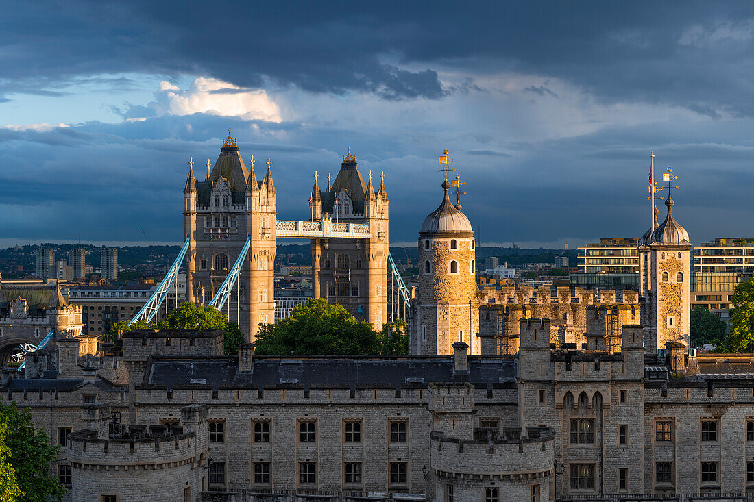 Sunset over the Tower of London and Tower Bridge. London, United Kingdom