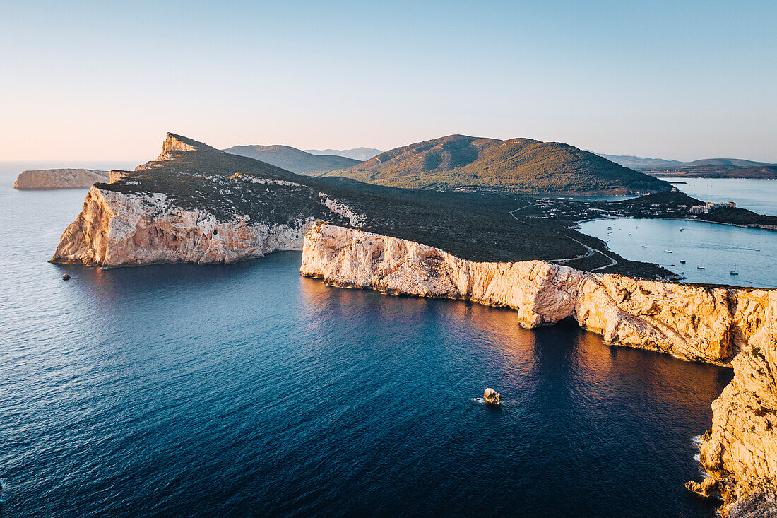 Sonnenuntergang in Capo Caccia, Alghero, Provinz Sassari, Sardinien, Italien