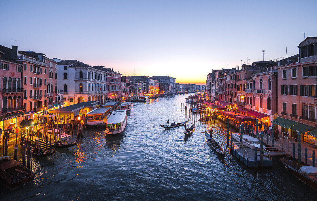 Canalgrande von der Rialto-Brücke aus gesehen, Venedig, Venetien, Italien