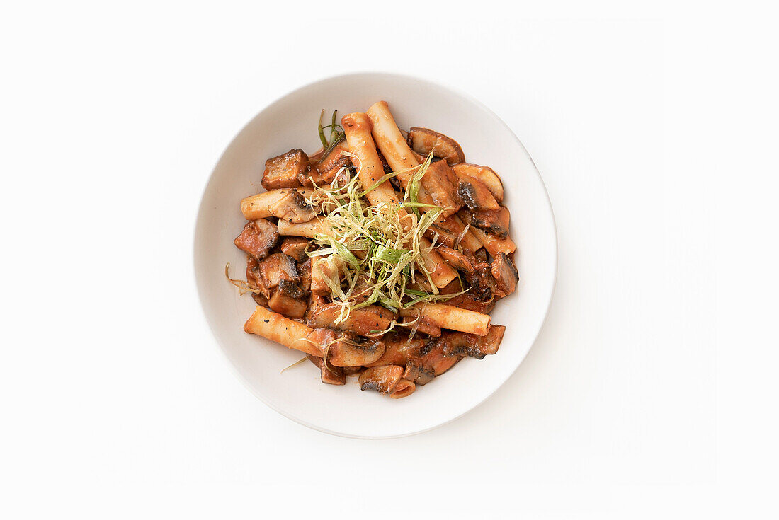 Ziti with mushrooms, spring onions and fried leeks
