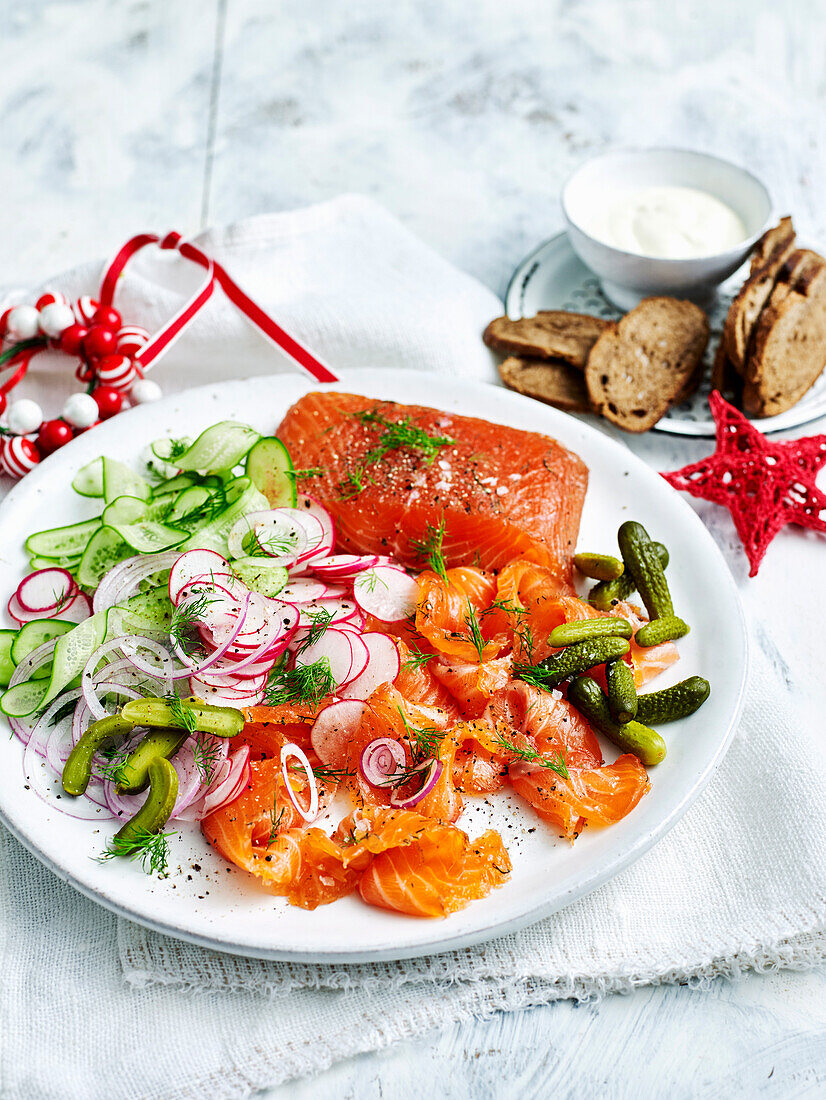 Salmon gravlax platter