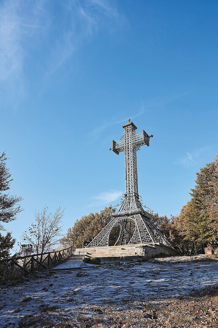 Monumentales Kreuz auf dem Gipfel des Monte Amiata, Italien