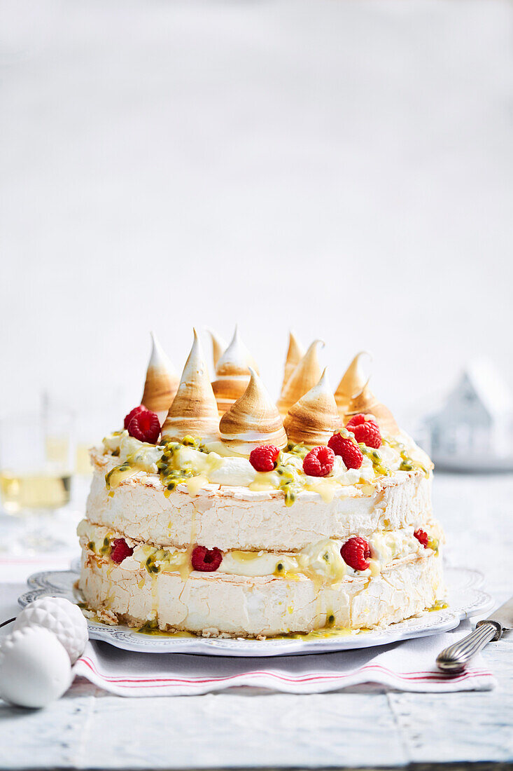 Zitronen-Passionsfrucht-Pavlova-Torte