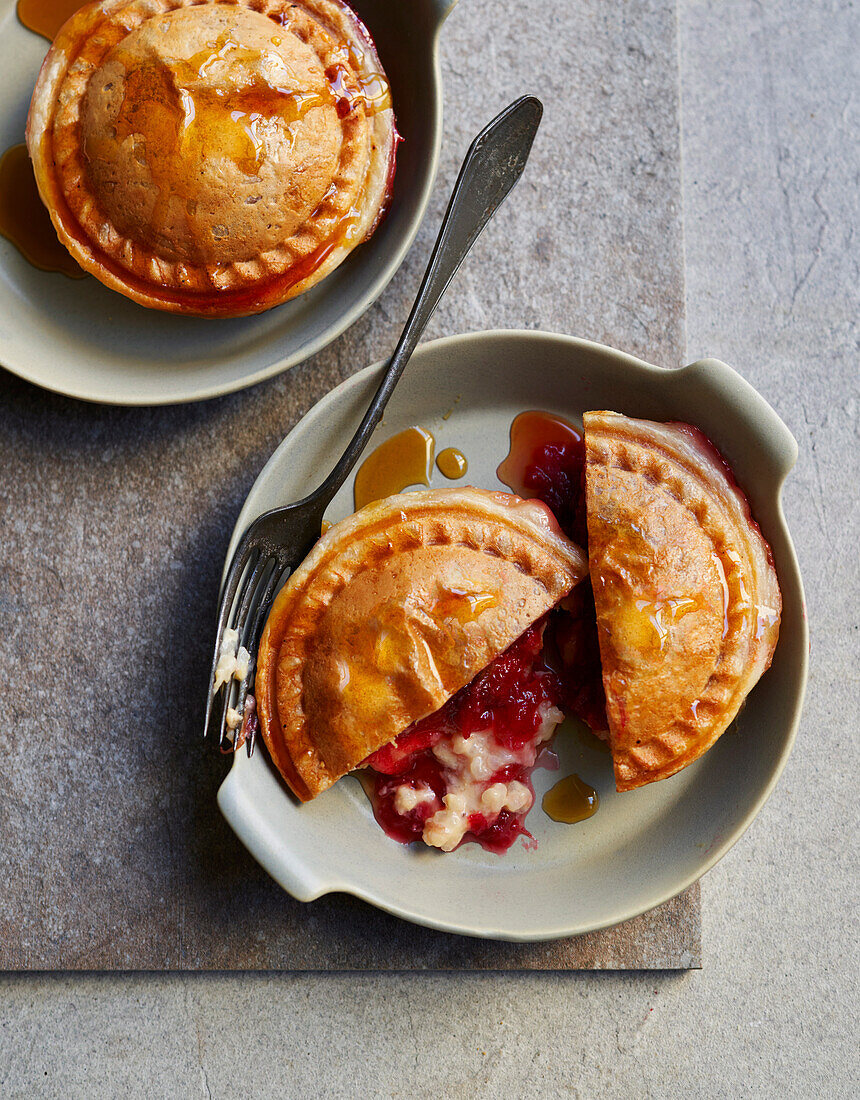 Kleine Rhabarber-Reispudding-Pies