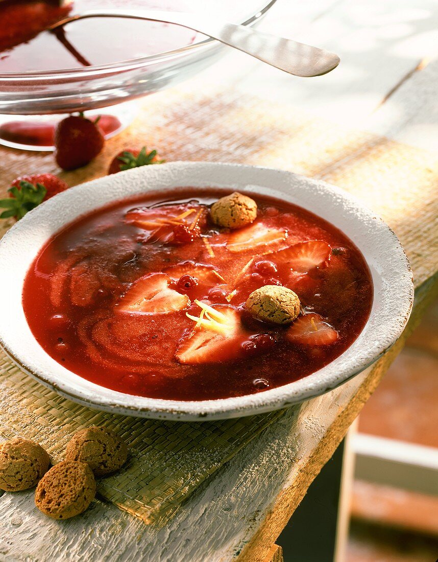 Cold strawberry soup with redcurrants and amaretti