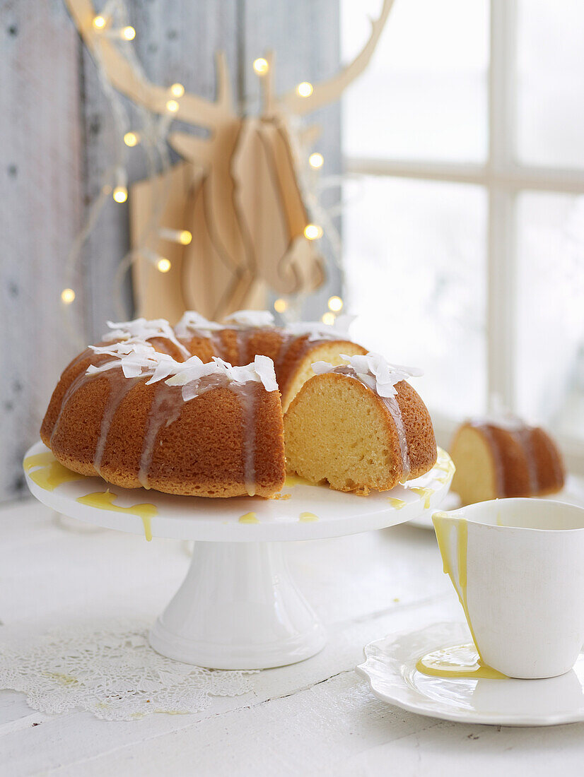 Weißer Schokoladen-Kokos-Kuchen