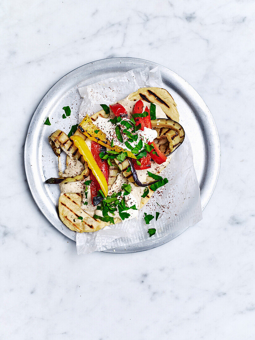 Piadina mit Baba Ganoush und gegrillter Paprika