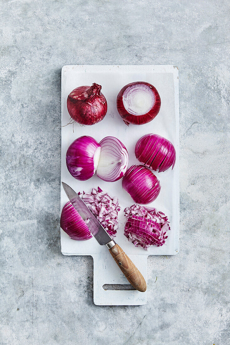 How to chop a red onion