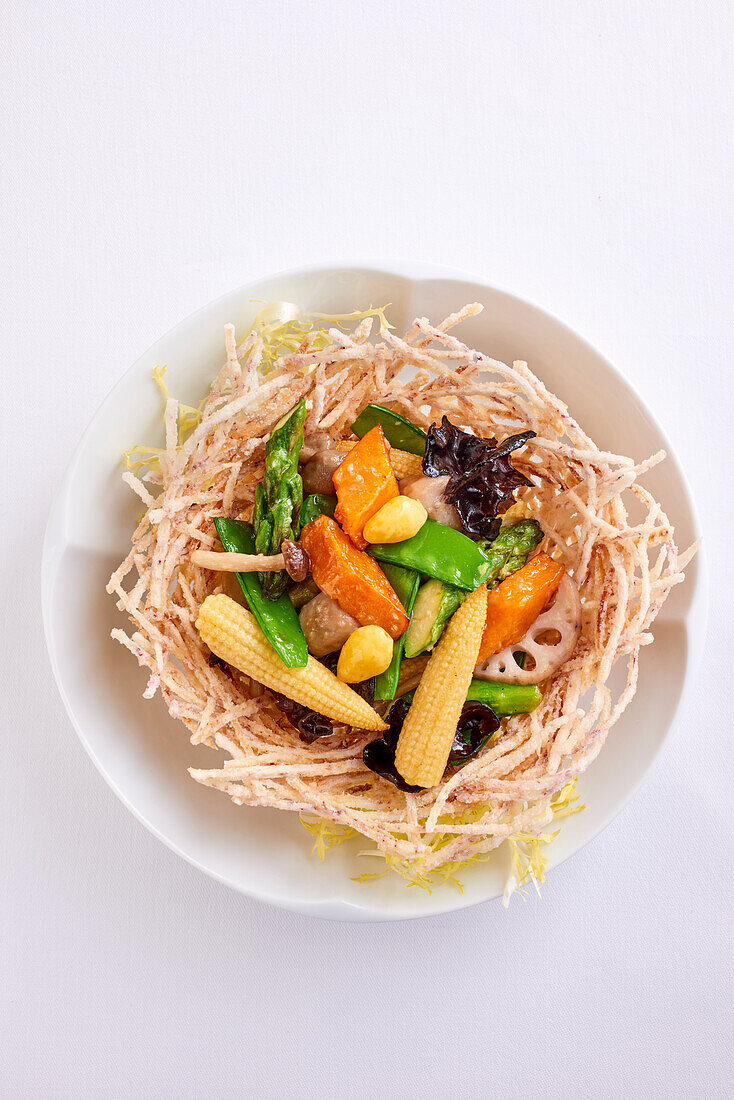 Vegetables in deep-fried basket