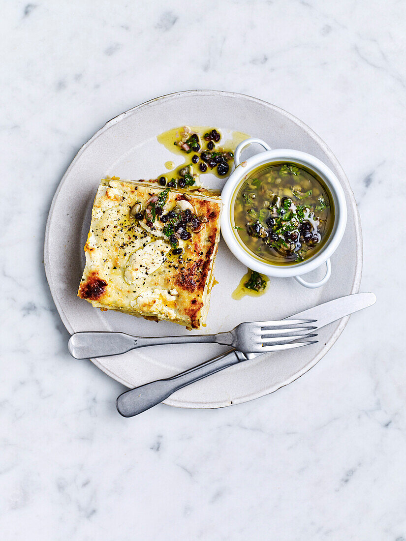 Kürbis-Ziegenkäse-Lasagne mit würzigem Relish