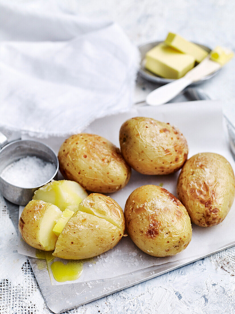 Gebackenen Kartoffeln mit Butter