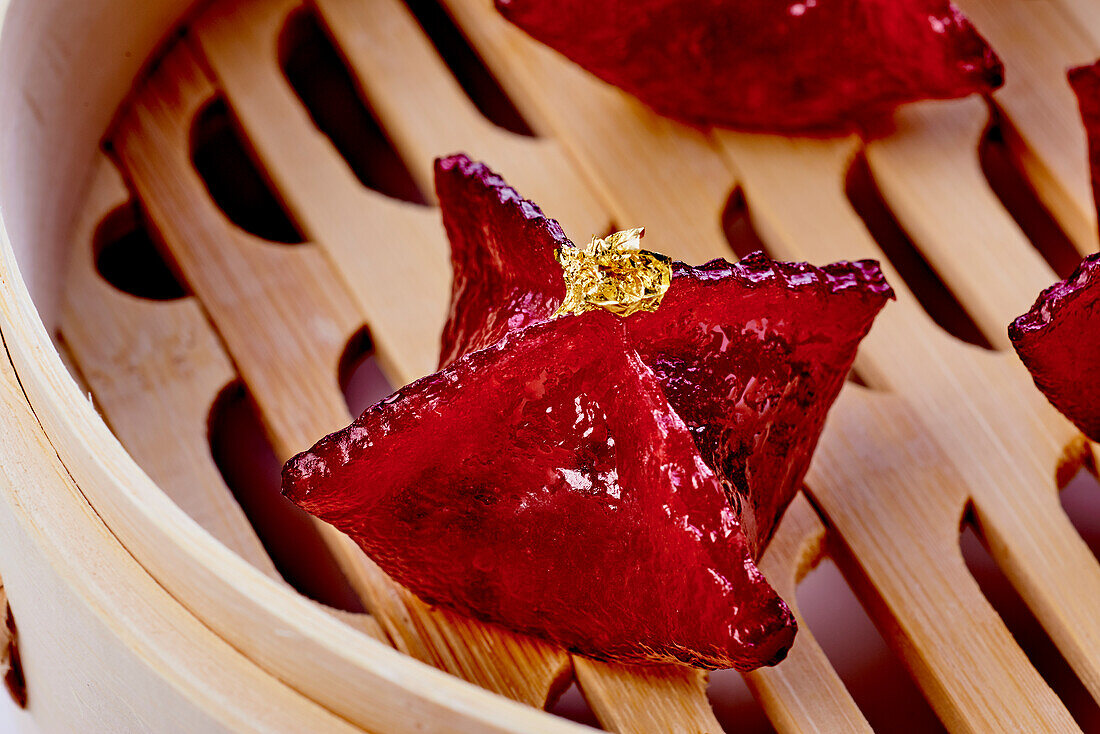 Rote-Bete-Dim-Sum mit Schweinefleischfüllung