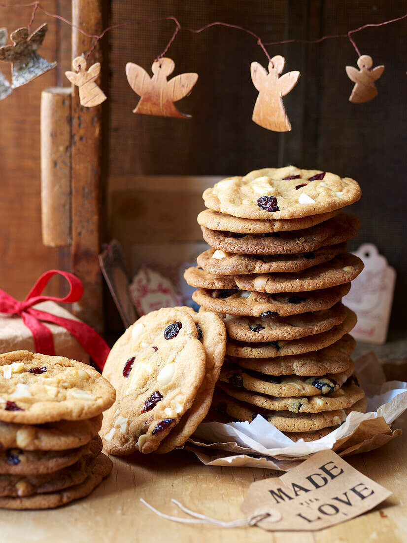 Riesen-Cookies mit weißer Schokolade, Macadamia und Cranberries