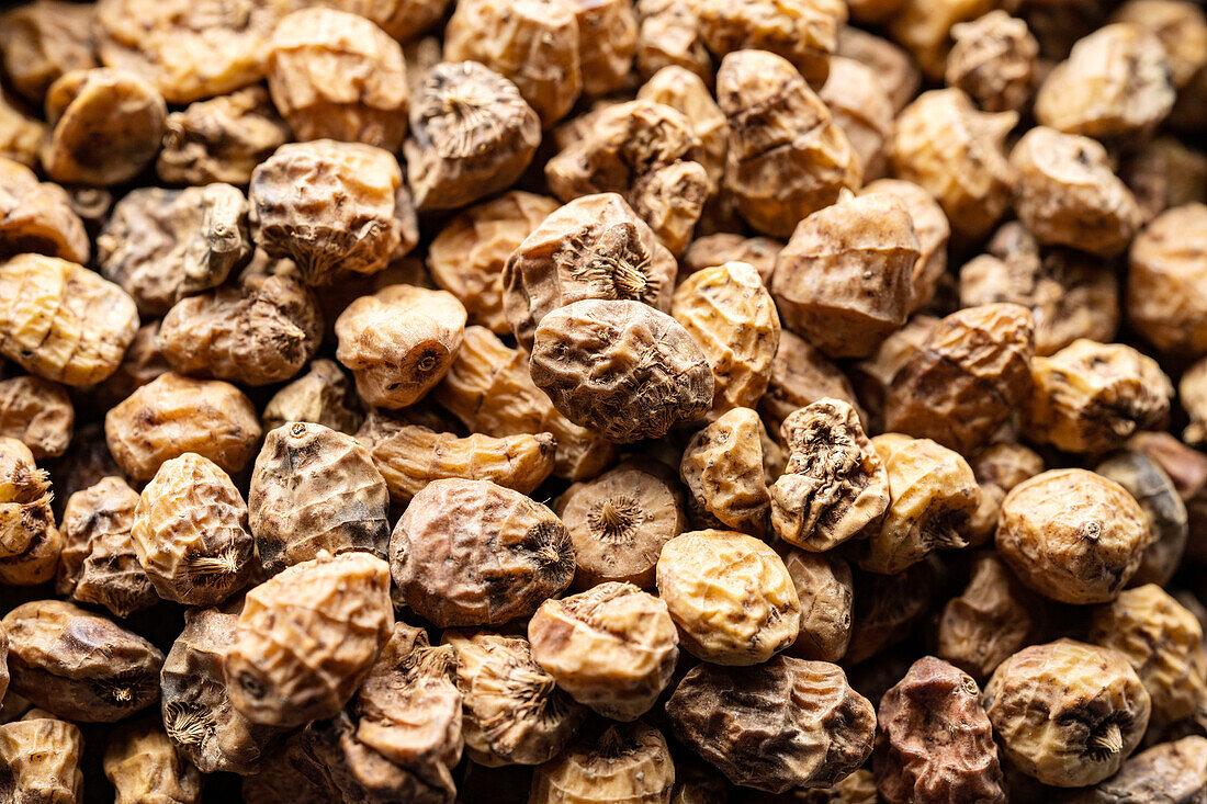 Tiger nuts (Cyperus esculentus)