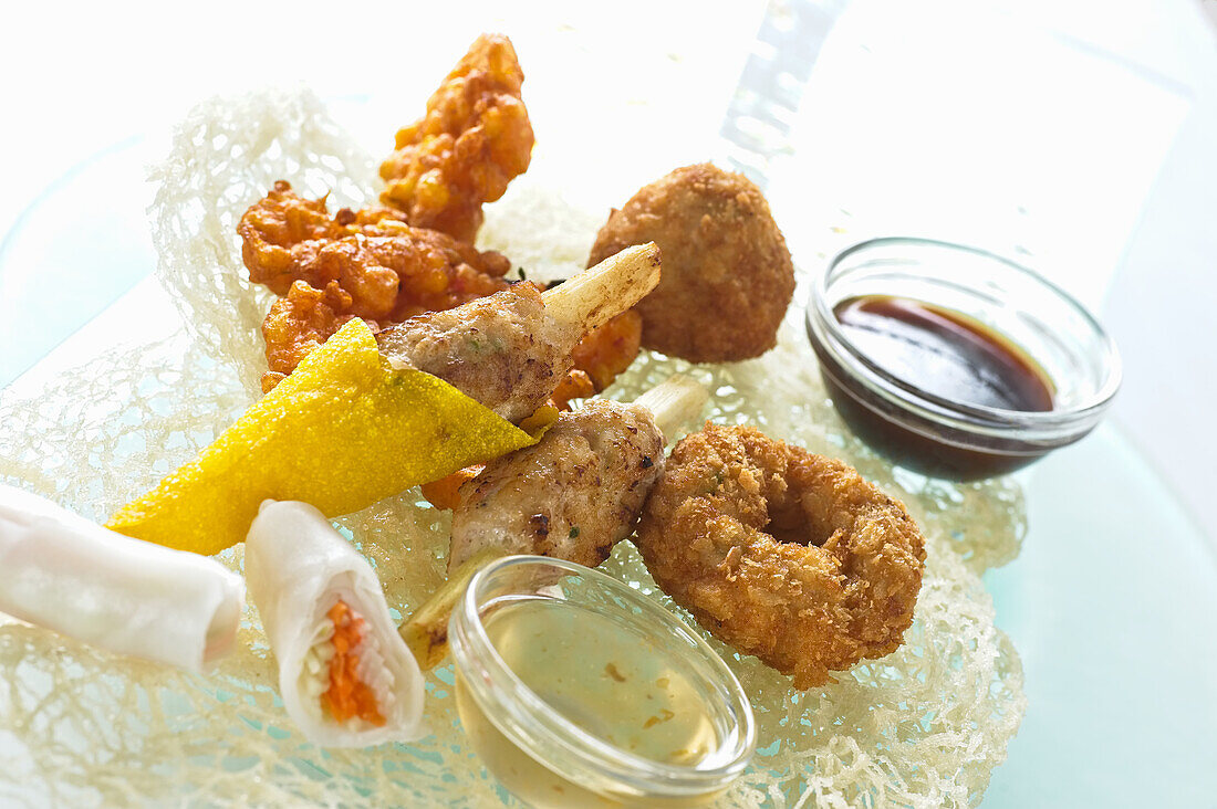 Tempura of shrimp and chicken with dips