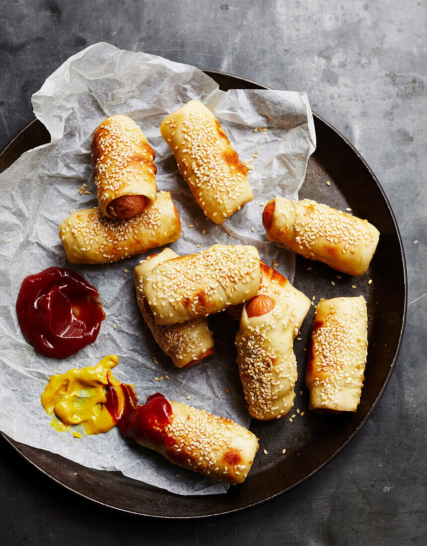 Hot dog pretzels