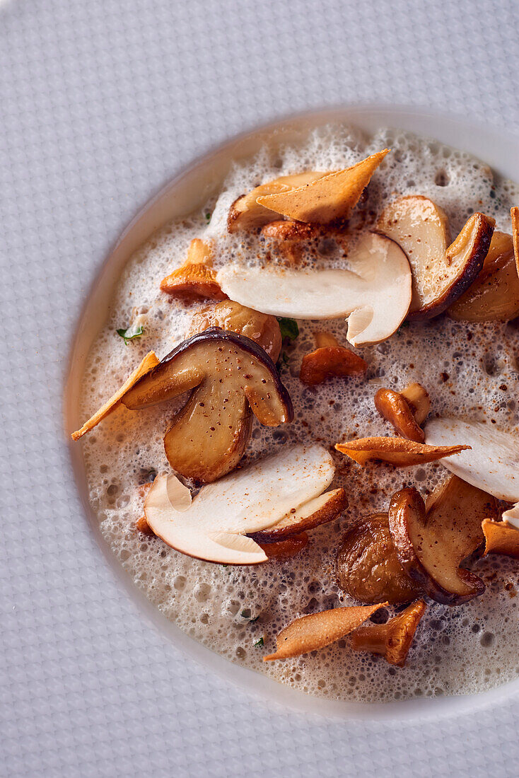 Porcini mushrooms in chestnut mousse (France)