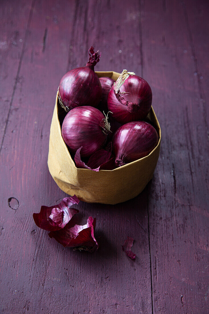 Fresh whole red onions on table