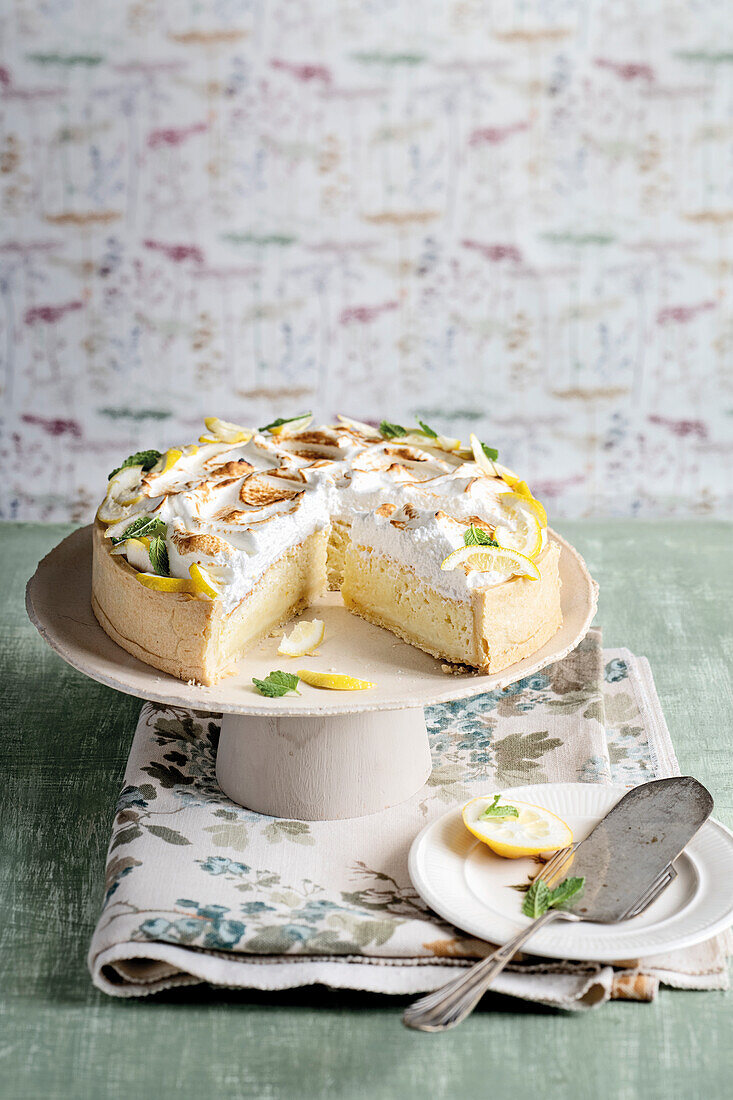 Zitronen-Baiser-Torte