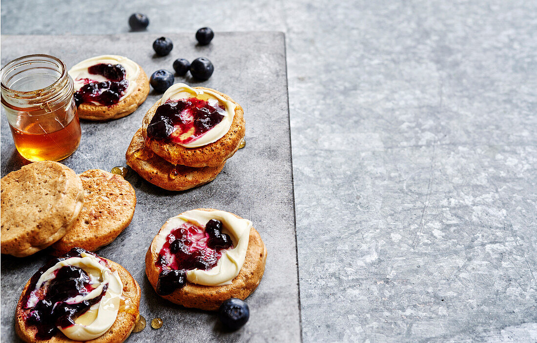 Crumpets with mascarpone and blueberries