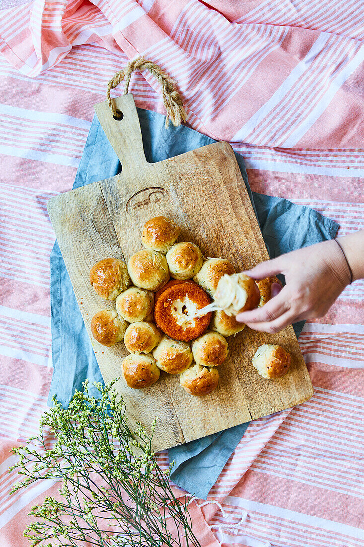 Baked camembert with pull-apart bread