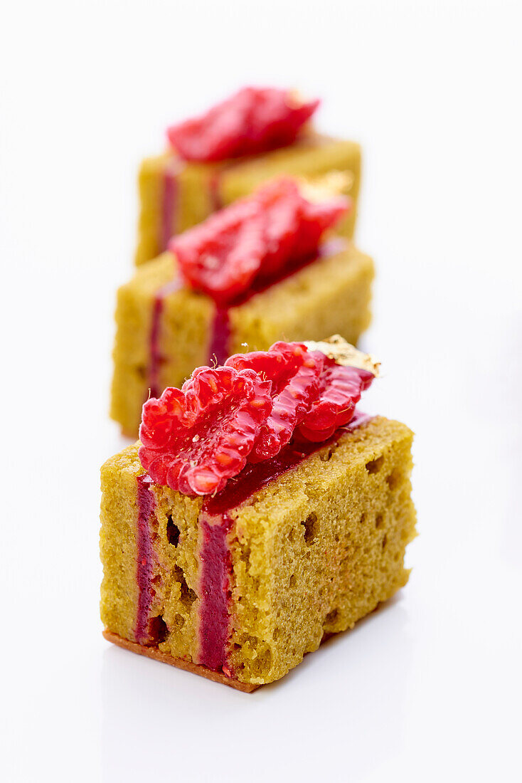 Pistachio raspberry cake