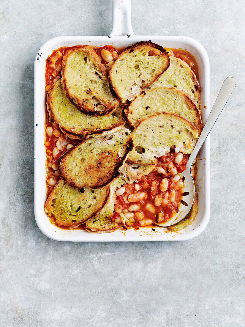 Red chilli beans with garlic bread