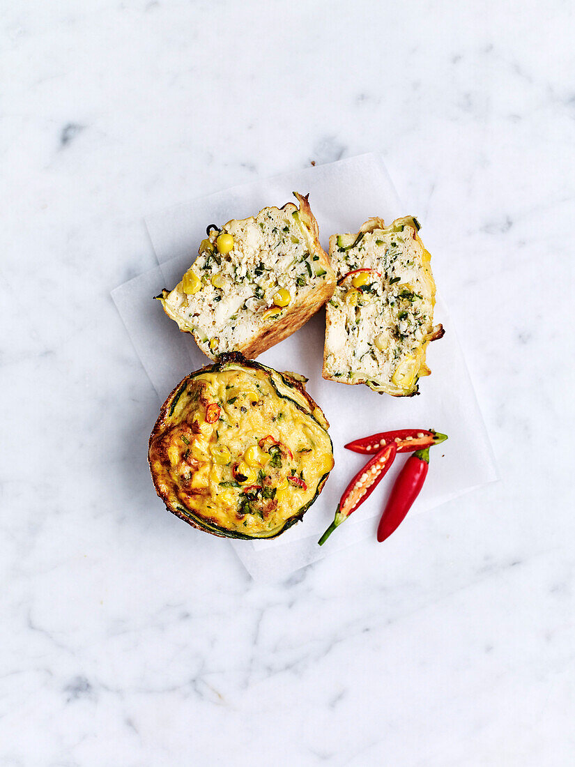 Mini-Frittata mit rauchigem Mais und Chili