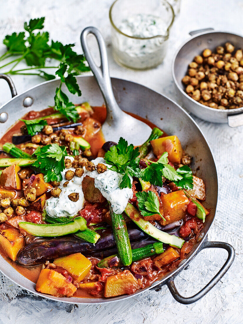 Gemüse-Tajine mit Za'atar-Kichererbsen