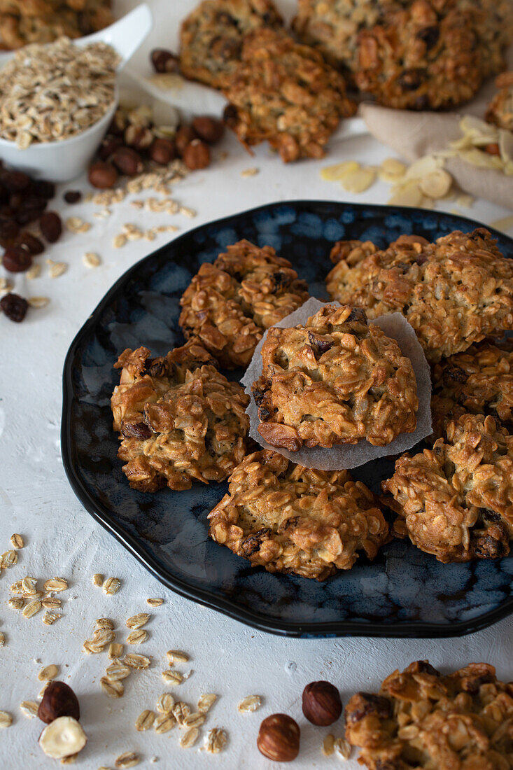 Quick oat cookies with nuts