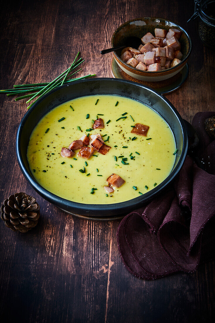 Leek soup with smoked Kassler meat