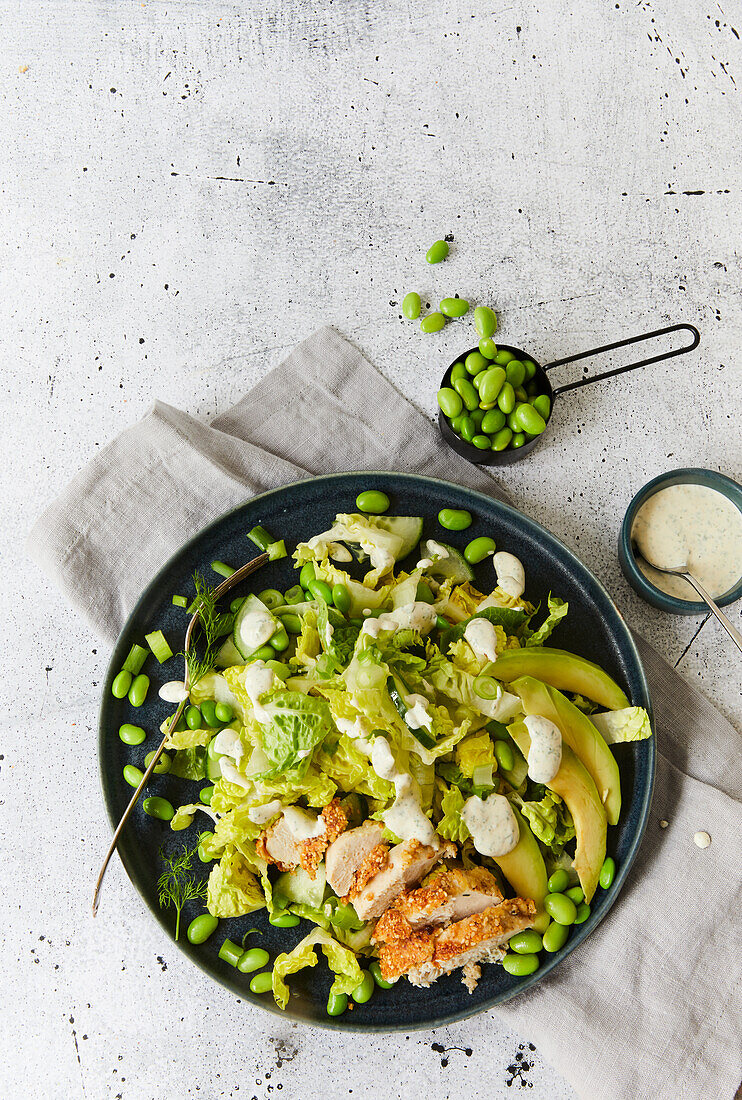 Grüner Salat mit Hühnchenbrust