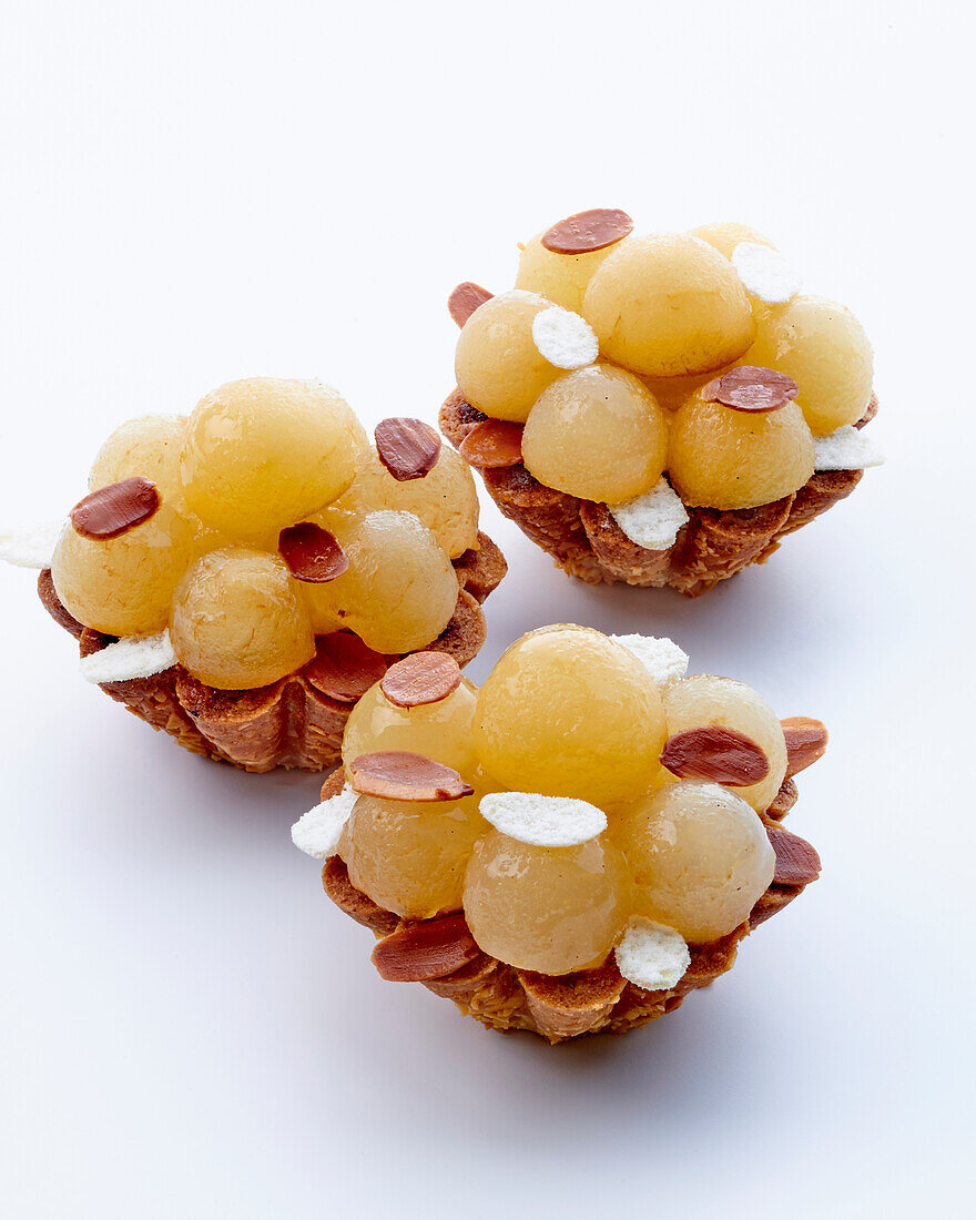 Almond and grape tartlet