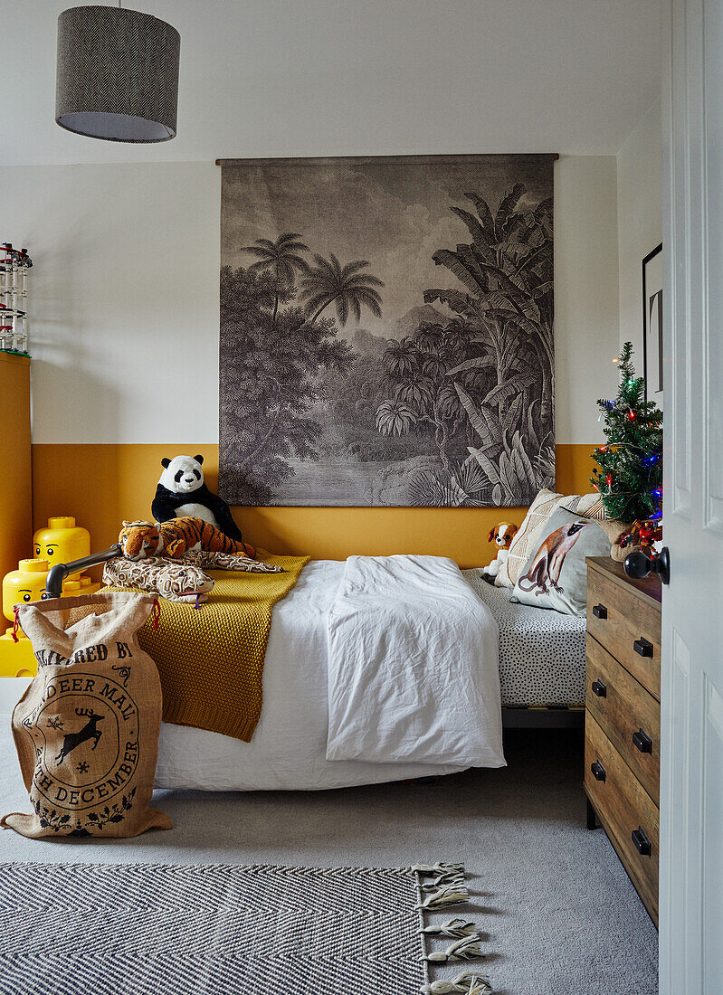 Children's room with yellow accents, Santa's sack in front of the bed