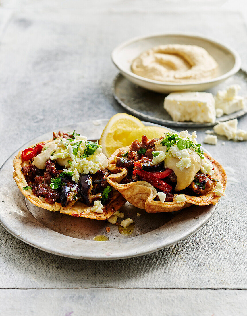 Lamm-Pitta-Pies mit Hummus