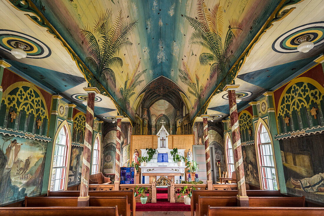 Innenraum der katholischen Kirche Saint Benedict's, der "Painted Church", Honaunau, South Kona, Big Island of Hawaii.