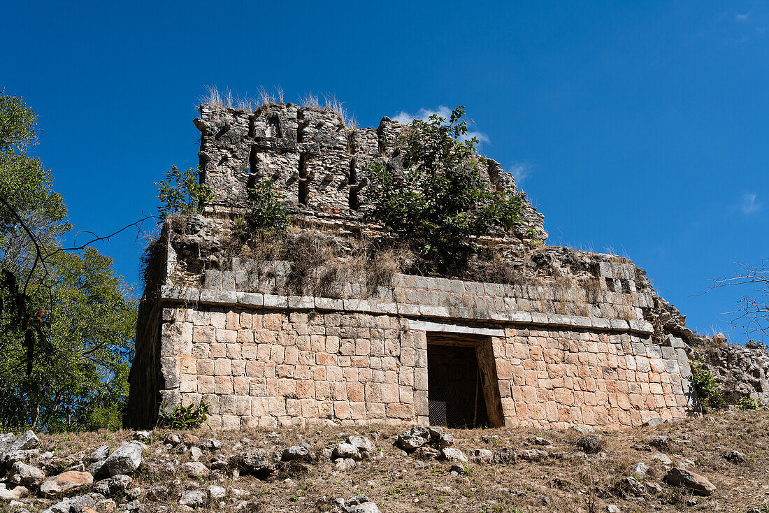 Die Ruinen der Maya-Stadt Sayil sind Teil des UNESCO-Welterbezentrums der prähispanischen Stadt Uxmal in Yucatan, Mexiko.