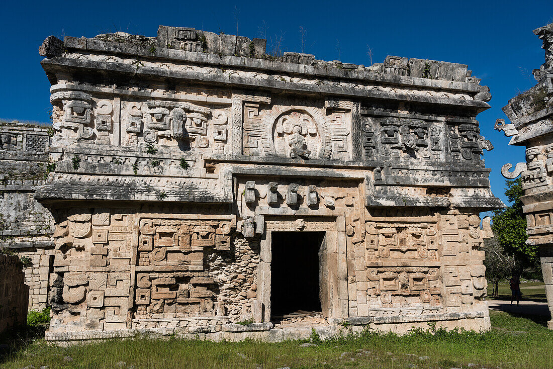 Der Nonnenklosterkomplex in den Ruinen der großen Maya-Stadt Chichen Itza, Yucatan, Mexiko. Die prähispanische Stadt Chichen-Itza gehört zum UNESCO-Weltkulturerbe.