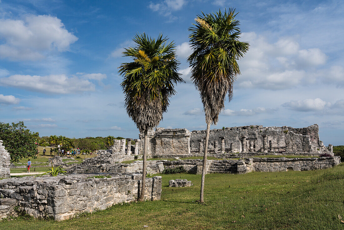 Das Haus der Säulen in den Ruinen der Maya-Stadt Tulum an der Küste des Karibischen Meeres. Tulum-Nationalpark, Quintana Roo, Mexiko.